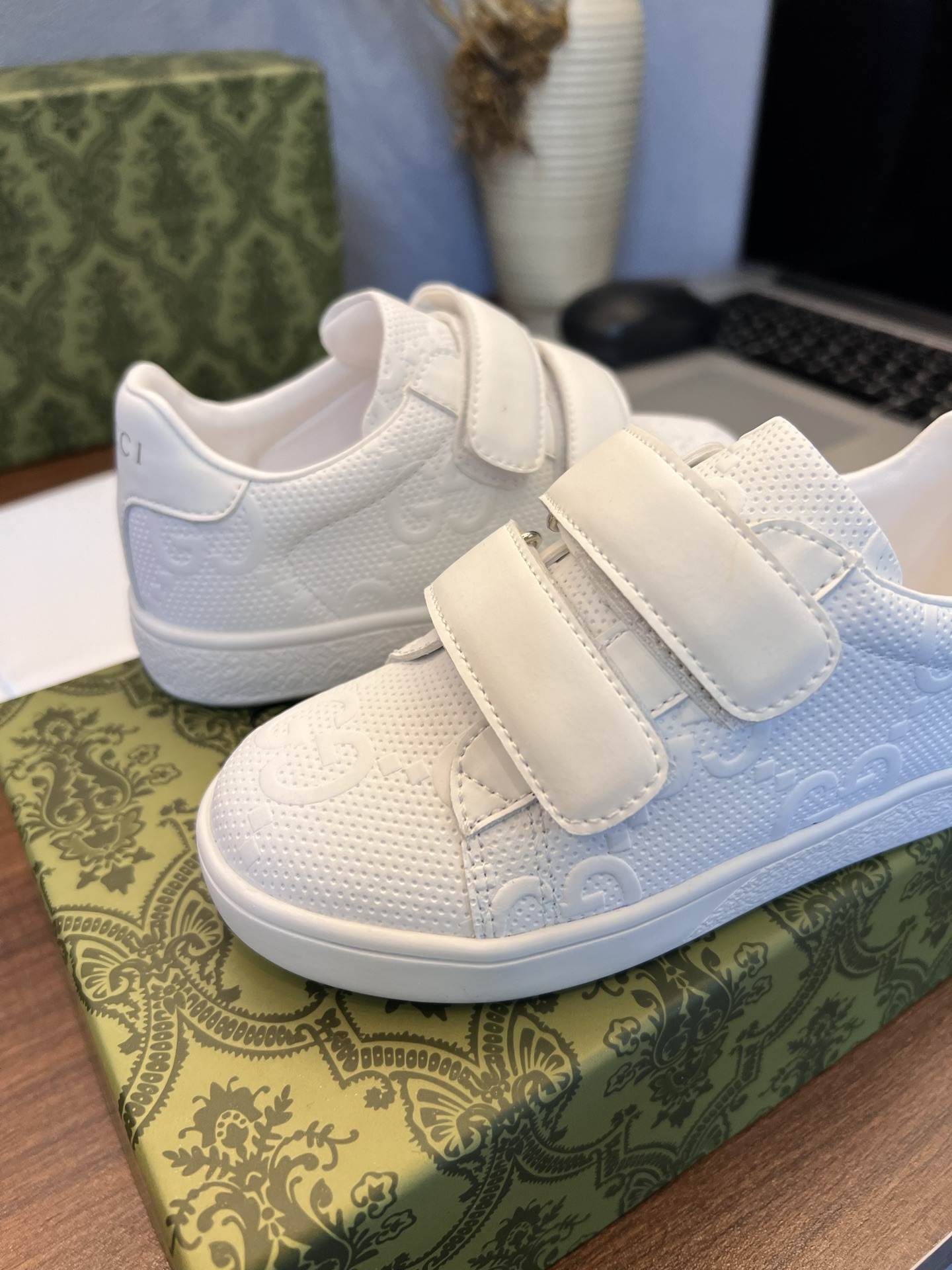 Children's shoes child